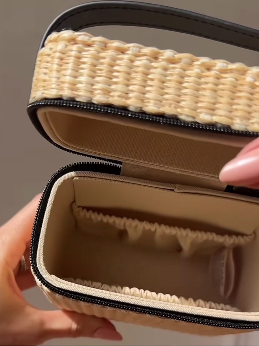 CHANEL Les Beiges Makeup Set Straw Travel Case ONLY